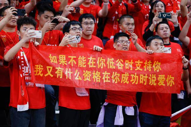 里昂主帅丰塞卡确认三名中场球员因伤缺阵